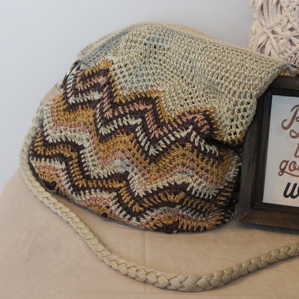 Chevron Patterned Cross Body Purse